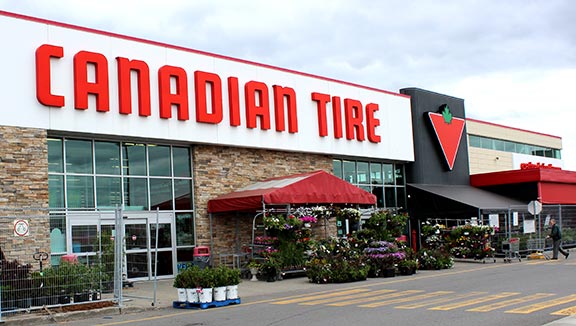 Canadian-Tire - image of front of store